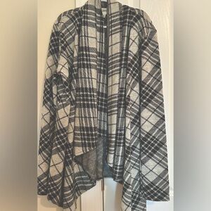 BB Dakota by revolve women’s black and‎ white plaid cardigan size medium.